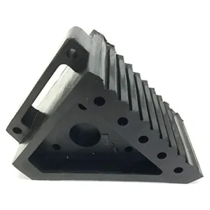Calza Tipo Taco para rueda, de caucho sintético, sistema antideslizante, tipo serrucho. Manija de agarre incorporada apta múltiples rodados, camiones, automóviles. Altura: 16 / Largo: 19 / Ancho: 10